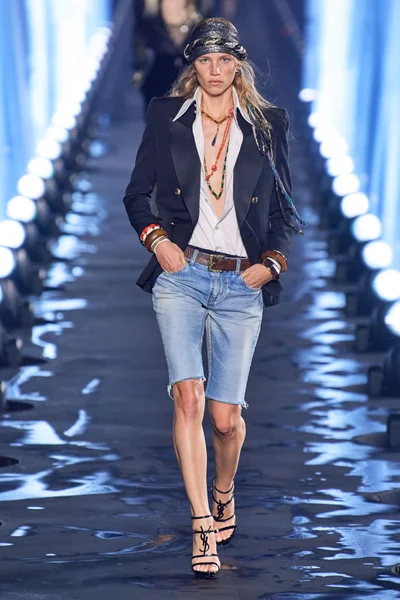 Look 12
